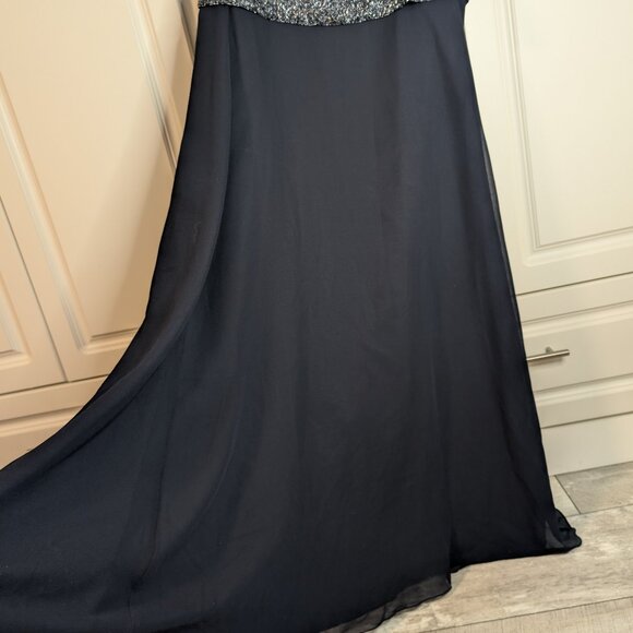 J Kara Elegant Navy Beaded Bodice W/ Chiffon Skirt New Year's Gown Size 12 NWT - Picture 6 of 13